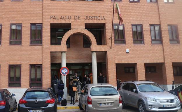 La Fiscalía pide hasta 39 años de prisión para los exjugadores de la Arandina por varios delitos de agresión sexual