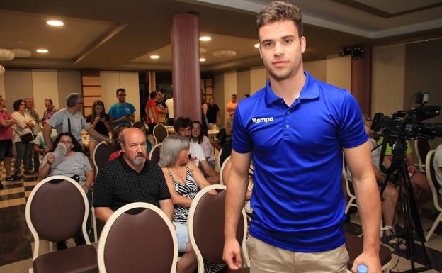 Rodrigo Pérez, las «pinceladas» de un central esforzado para el Nava