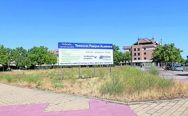 Urbanismo autoriza 50 viviendas en el solar de la gasolinera 'low cost' de Parque Alameda en Valladolid