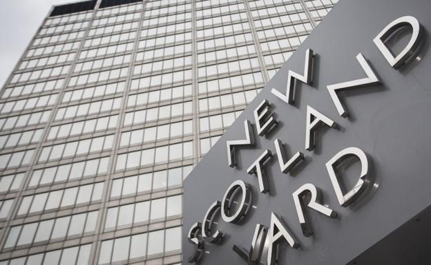 Piratean la cuenta de Twitter de Scotland Yard