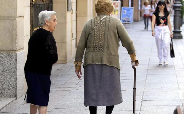 El PP de Valladolid propone que farmacias y comercios se conviertan en 'alertas' para prevenir la soledad de los mayores