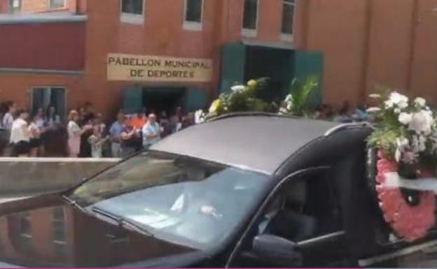 Miles de personas despiden en Alba de Tormes, Salamanca, a los cuatro jóvenes fallecidos en Galisancho