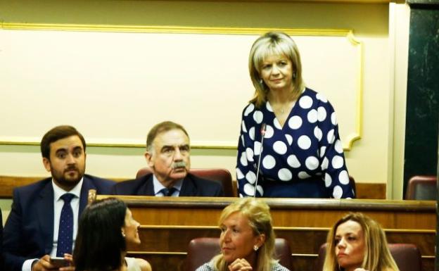 Elvira Velasco toma posesión de su acta de diputada por la provincia de Zamora