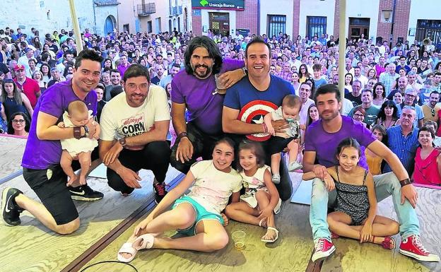 Cinco humoristas reúnen a 1.200 personas en Mota del Marqués para colaborar con la Fundación Síndrome de Dravet