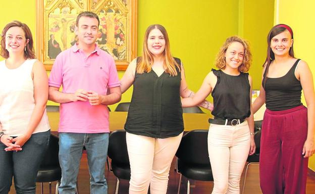 La corregidora ya tiene damas