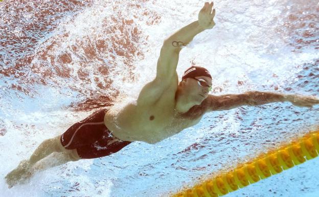 Caeleb Dressel, récord mundial en los 100 mariposa y Regan Smith en los 200 espalda