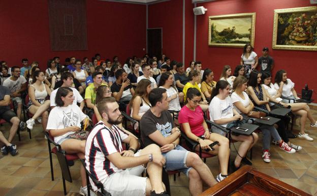 Los jóvenes reclaman más música y vasos reutilizables en las fiestas de Cuéllar