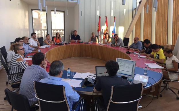 La bajada de impuestos en las pedanías de Guijuelo centra el debate del pleno
