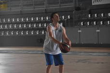 El exjugador del Palencia Baloncesto Dani Pérez entrena en el Pabellón Municipal