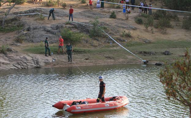 El adolescente fallecido en el Pontón llevaba una túnica y estaba vestido y calzado cuando se ahogó