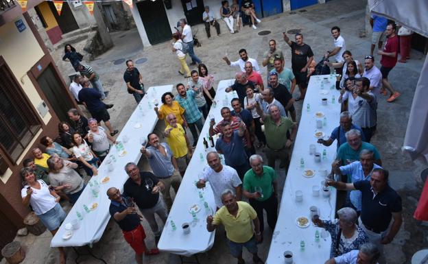 Numerosas actividades en torno a la cereza ponen punto y final a las fiestas de San Ana en Madroñal