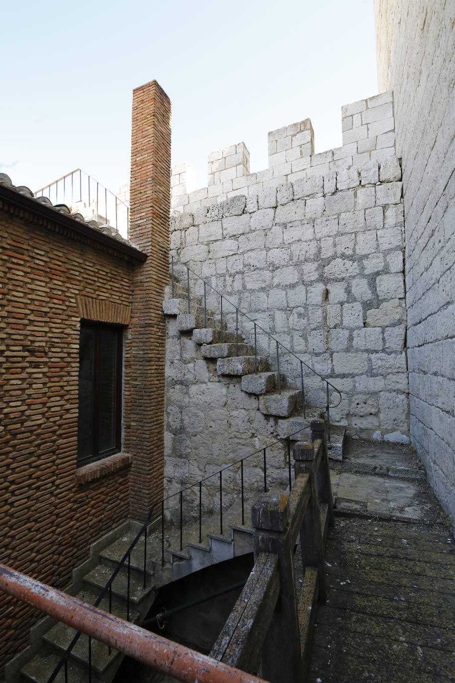 Visita institucional al castillo de Monzón