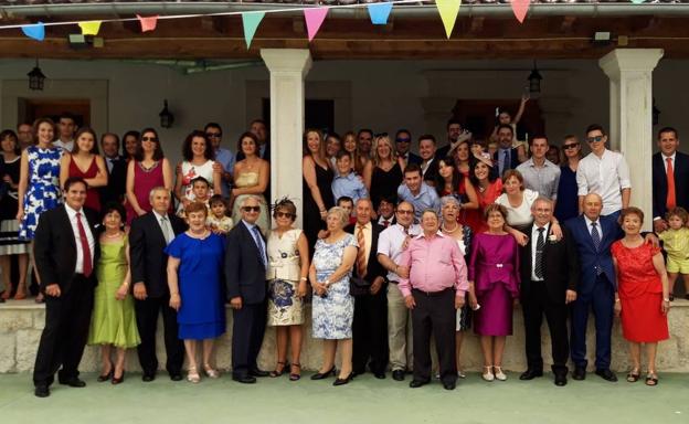 Siete matrimonios de Cogeces del Monte celebran juntos sus bodas de oro
