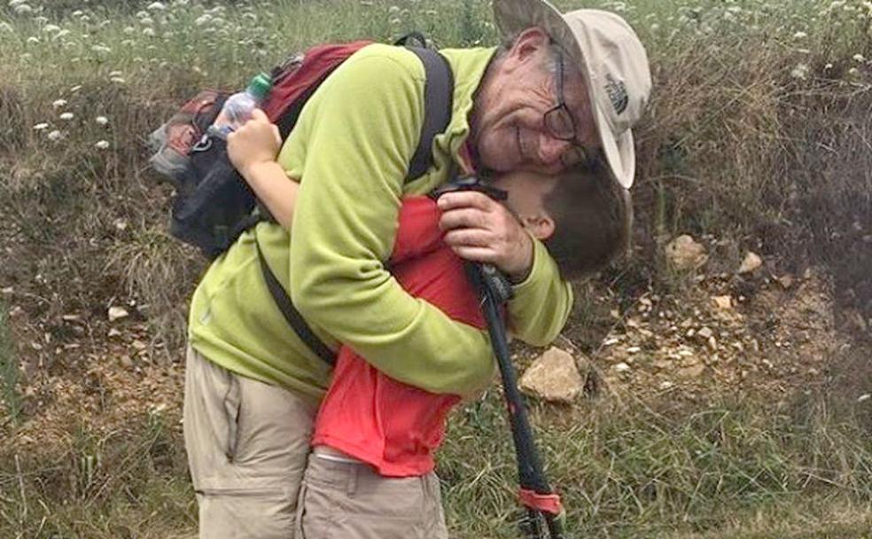Abuelo y nieto, 'instagramers' del Camino