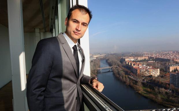 El dueño del ático del edificio Duque de Lerma: «Tengo la impresión de haber tirado un millón a la basura por querer invertir en mi ciudad»