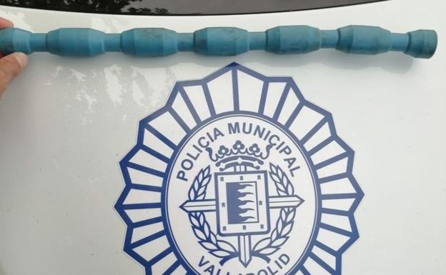 Intervenida una barra de hierro a un conductor que se saltó un semáforo en la VA-20