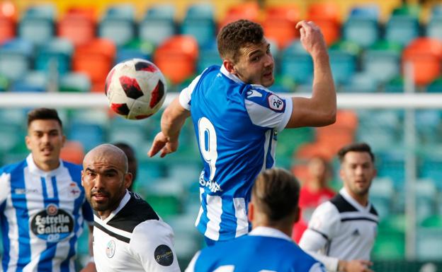 El Salamanca CF firma al delantero centro Uxío procedente del Fabril