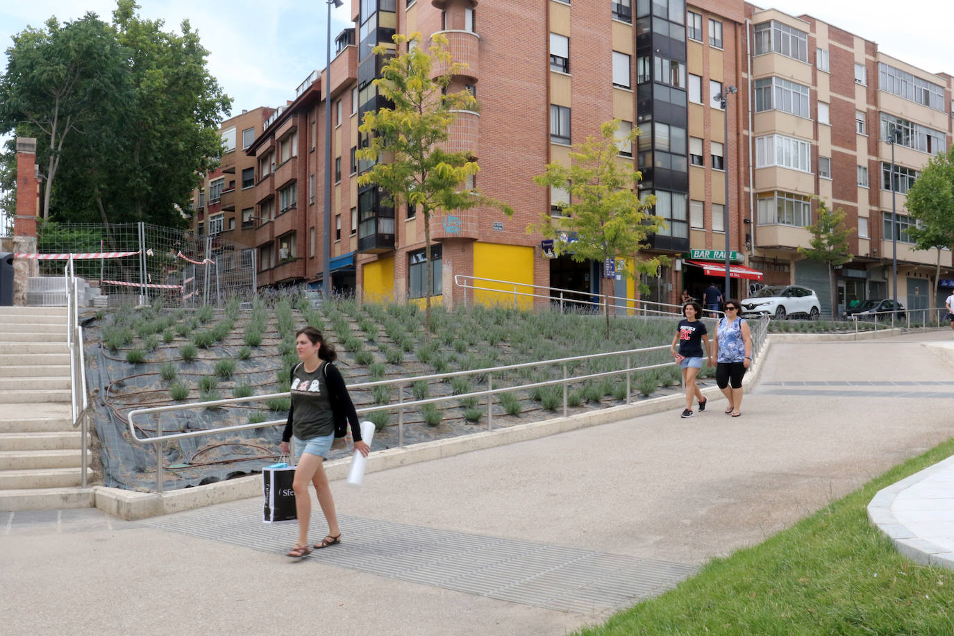 Así ha quedado la Plaza Rafel Cano tras su remodelación