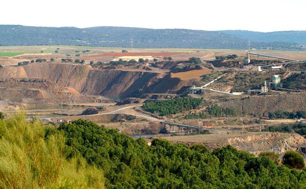 Un incendio ya extinguido afecta a la planta de uranio Quercus de Enusa en Salamanca