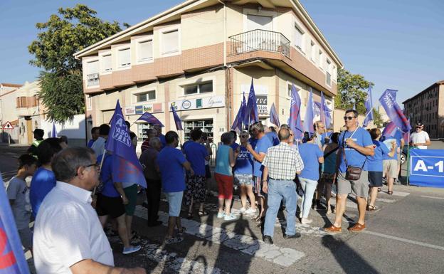 Gran concentración en Peñafiel para celebrar el año de la plataforma A-11 Pasos