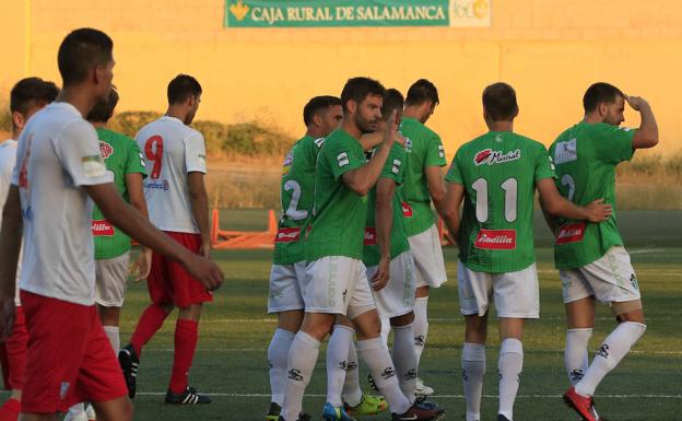 Nuevo duelo salmantino en la pretemporada entre el Santa Marta y el CD Guijuelo en el San Casto