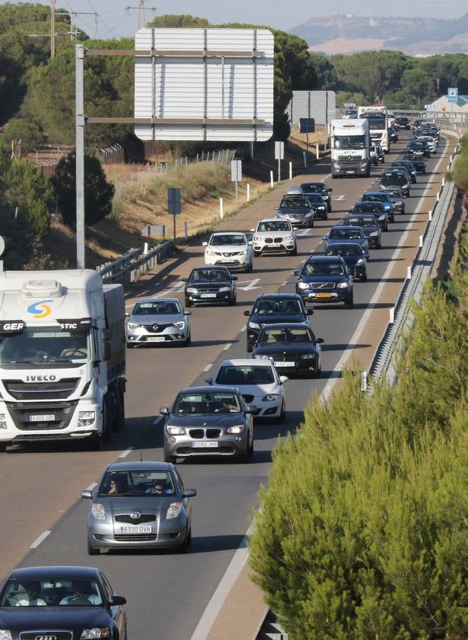 Un accidente de tráfico provoca retenciones en la A-62 entre Valladolid y San Miguel del Pino