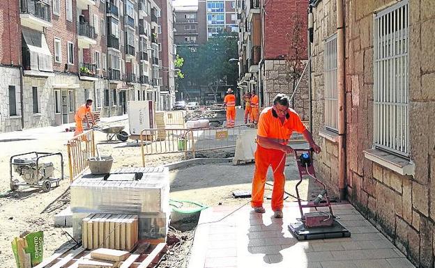 El patio del colegio Felipe II acogerá un aparcamiento con 70 plazas en el Cuatro de Marzo