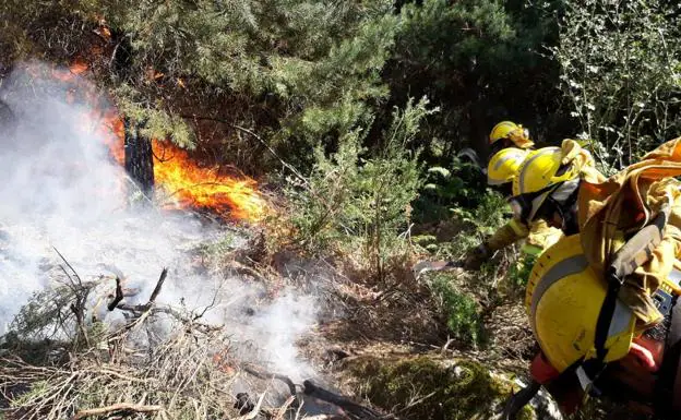 Arde el Parque Nacional de Guadarrama a las puertas de La Granja de San Ildefonso