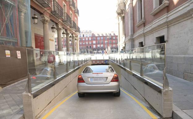 Los nuevos accesos al 'parking' evitarán el paso de 1.800 coches por la Plaza Mayor