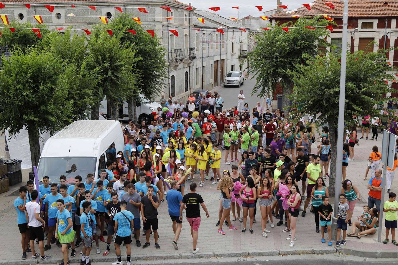 Chupinazo y desfile de peñas en Campaspero