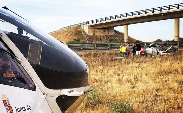 Cinco jóvenes heridos al volcar un turismo en la localidad salmantina de Aldeaseca de la Frontera