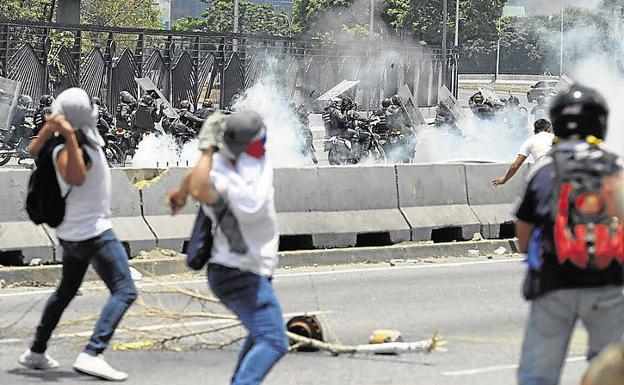 «Nos vimos obligados a huir de Venezuela debido a las amenazas»