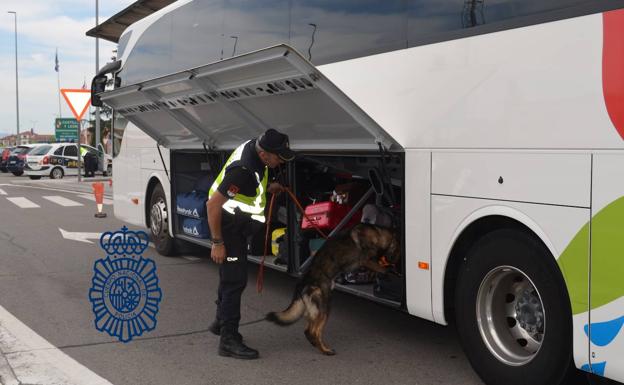 La Policía refuerza los controles contra la trata de seres humanos y el tráfico de drogas en la frontera