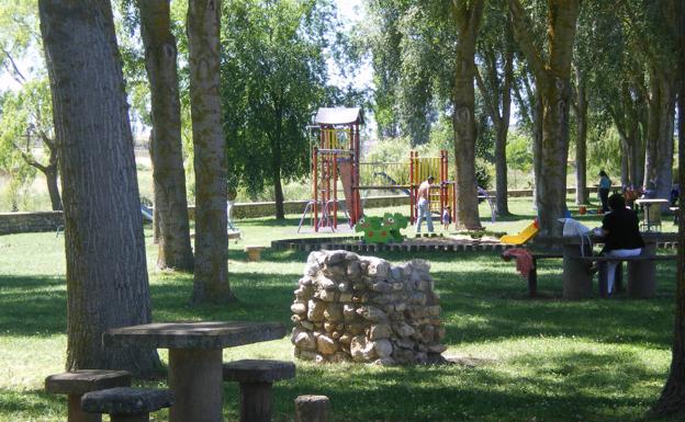 Muere un hombre de 75 años atragantado cuando comía en el parque de Herrera de Pisuerga