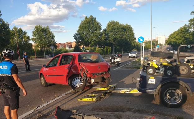 Herida una niña de 6 años tras el choque de dos turismos en Valladolid