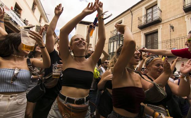 «Nuestro reto está en evitar convertirnos en una banda de hits del pasado», dice el cantante de Love of Lesbian