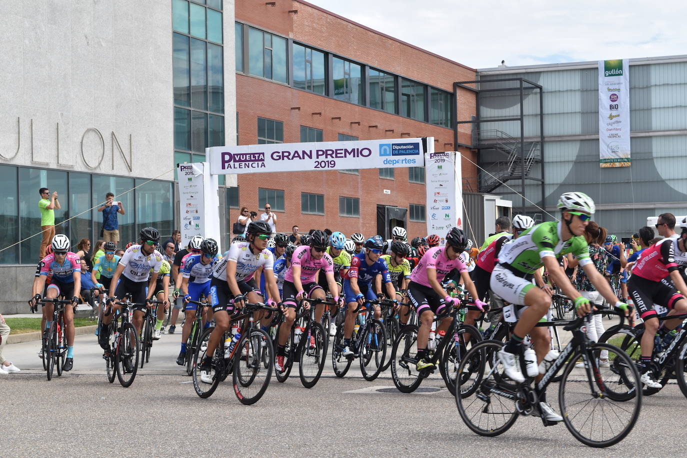 Alejandro Gomiz se impone en la primera etapa de la Vuelta Ciclista a Palencia en un final de vértigo