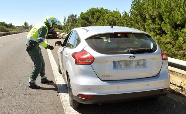 Se graba a 205 kilómetros por hora entre La Seca y Medina del Campo y lo sube a redes sociales