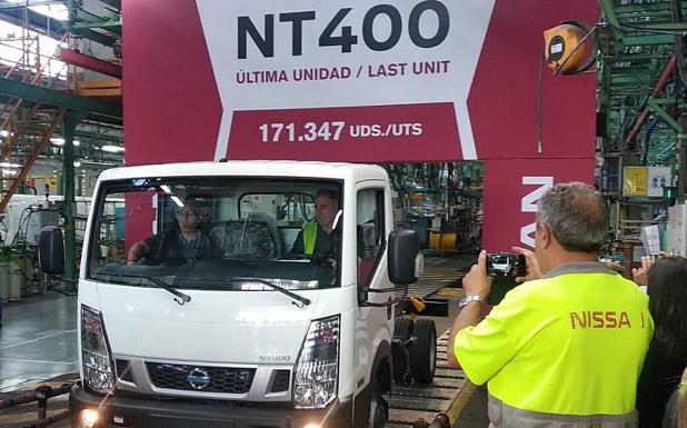 Nissan fabrica su último camión tras sesenta años produciendo vehículos