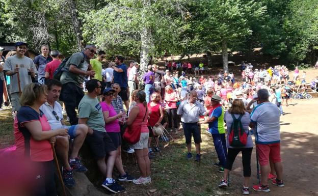 Unas 400 personas participan en la XI Marcha Ruta por Sierra Chica de Linares de Riofrío