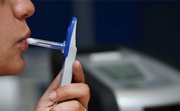 Positivo en cannabis y anfetamina tras colisionar con un coche estacionado en Valladolid