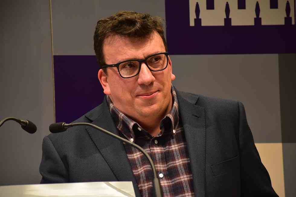 La Junta de Castilla y León niega la excedencia en su puesto de profesor al alcalde de Almazán