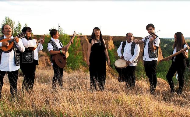 La plaza del Ayuntamiento de Monzón acoge este sábado el concierto de Amalgama Folk