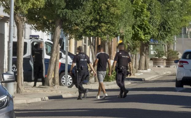 Despliegue policial en el municipio vallisoletano de La Seca ante una denuncia de matrimonio forzado