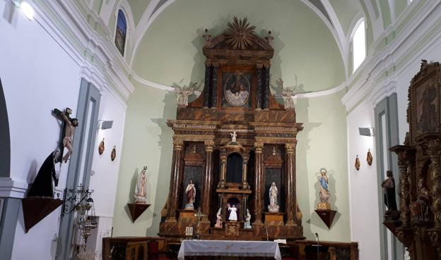 La misa en Fuentesoto deja de celebrarse en el bar para volver a la iglesia, cerrada dos años por obras