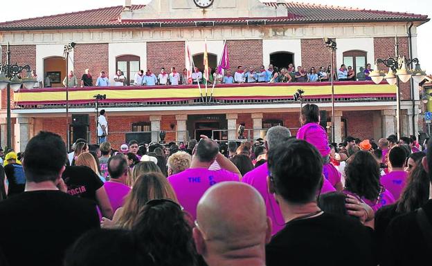 El artista González Gerbolés descorcha los festejos en Viana