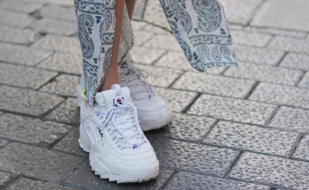 Los mejores looks con zapatillas por las calles de Valladolid | El Norte de  Castilla