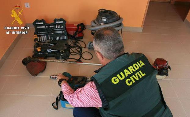 Intervienen en Zamora 300 prendas de ropa falsas a una pareja de Valladolid