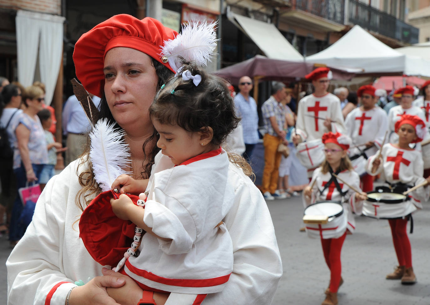 Desfile de la reina Isabel y su hermano Alfonso en la Feria Renacentista de Medina del Campo