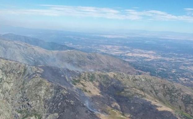 Un nuevo incendio de nivel 1, esta vez en El Raso, permanece activo en la provincia de Ávila